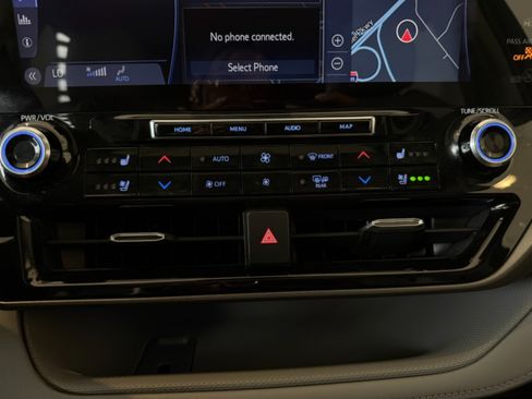 Used 2021 Toyota Highlander Limited AWD/4WD image 41