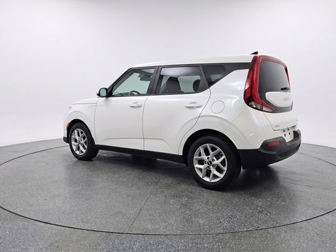 Used 2025 Kia Soul LX w/ LX Technology Package FWD image 6