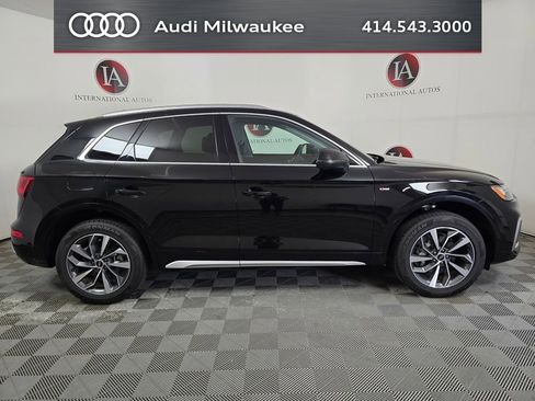 Used 2023 Audi Q5 2.0T Premium w/ Convenience Package AWD/4WD image 3