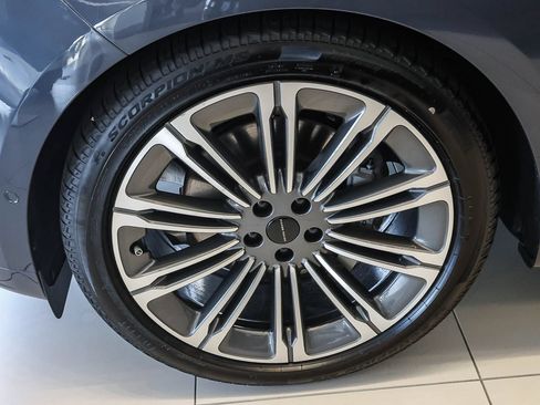 New 2026 Land Rover Range Rover Sport Dynamic SE AWD/4WD image 9