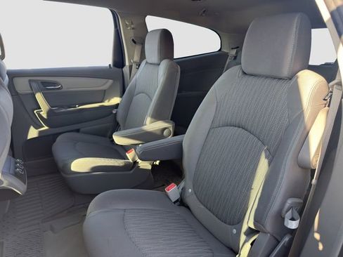 Used 2017 Chevrolet Traverse LT w/ Style and Technology Package image 13