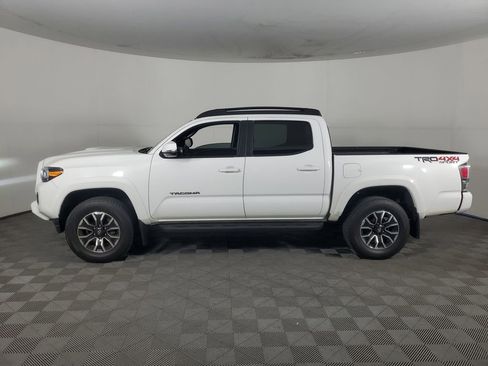 Used 2016 Toyota Tacoma TRD Sport image 7
