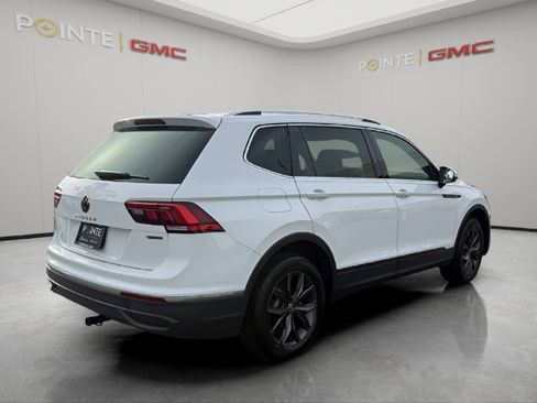 Used 2024 Volkswagen Tiguan SE AWD/4WD image 3