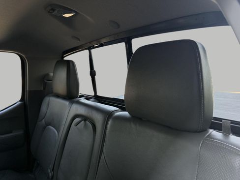 Used 2019 Nissan Frontier SL AWD/4WD image 25