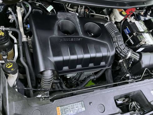 Used 2017 Ford Explorer XLT w/ Equipment Group 201A FWD image 18