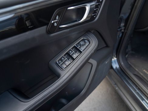 Certified 2026 Porsche Macan Turbo AWD/4WD image 19