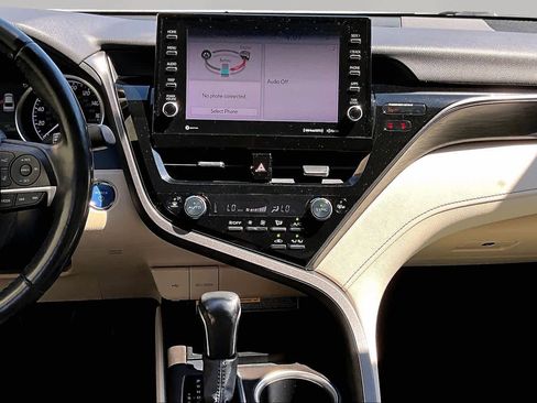 Used 2021 Toyota Camry XLE FWD image 7