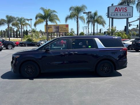 Used 2025 Kia Carnival FWD image 4