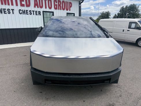 Used 2024 Tesla Cybertruck AWD Crew Cab image 3