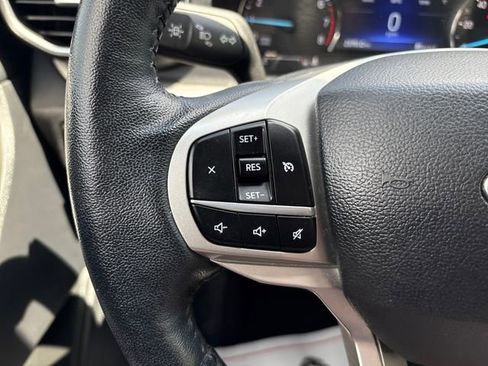 Used 2022 Ford Explorer XLT AWD/4WD image 12