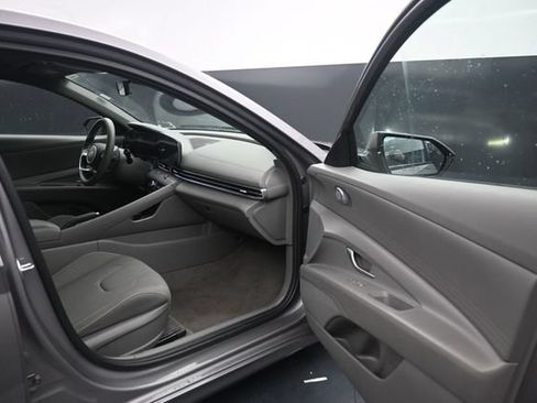 Used 2024 Hyundai Elantra SEL FWD image 34