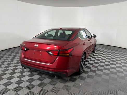 Used 2023 Nissan Altima 2.5 SR w/ SR Premium Package FWD image 8
