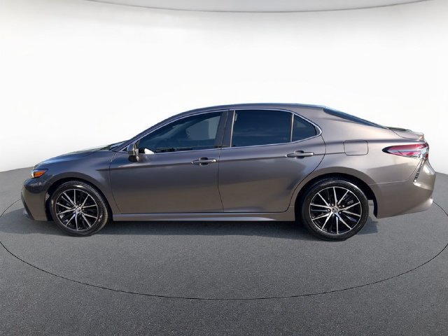 Used 2022 Toyota Camry SE w/ Convenience Package FWD image 3