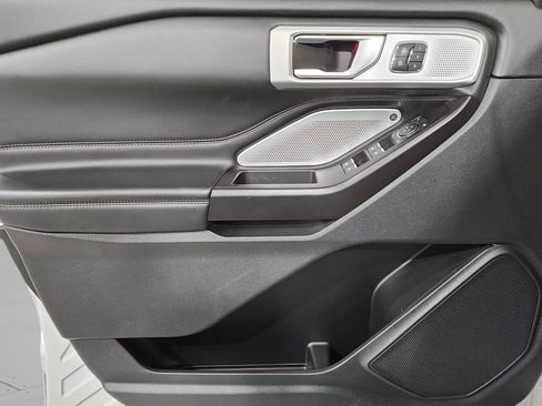 Used 2020 Ford Explorer Platinum w/ Premium Technology Package AWD/4WD image 21