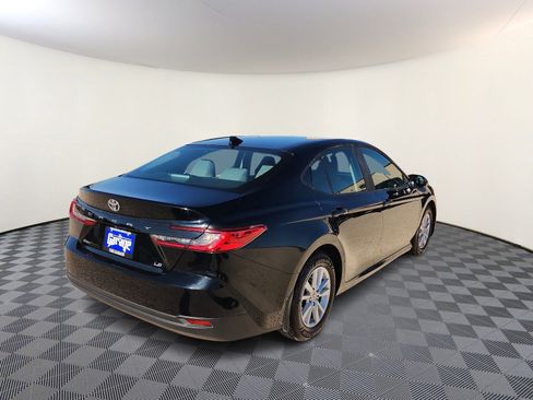 Used 2025 Toyota Camry LE image 4