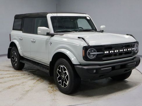 Used 2023 Ford Bronco Outer Banks image 1