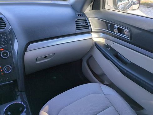 Used 2019 Ford Explorer XLT w/ Class III Trailer Tow Package image 18