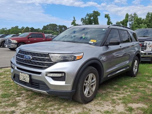 Used 2022 Ford Explorer XLT w/ Equipment Group 202A RWD image 3