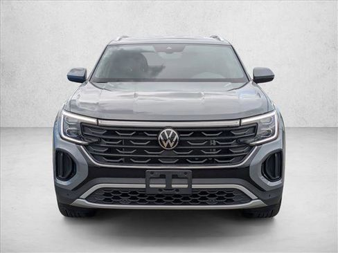 Used 2024 Volkswagen Atlas Cross Sport SE image 2