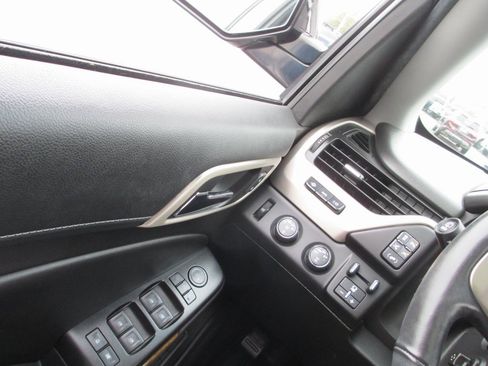 Used 2016 GMC Yukon XL Denali w/ Open Road Package image 32