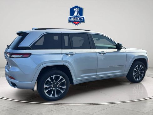 Certified 2022 Jeep Grand Cherokee Overland w/ Luxury Tech Group IV AWD/4WD image 12