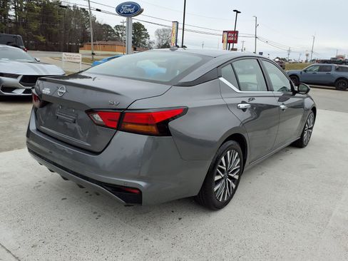 Used 2024 Nissan Altima 2.5 SV image 5