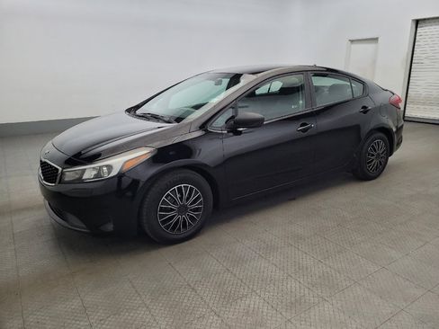 Used 2017 Kia Forte LX image 2