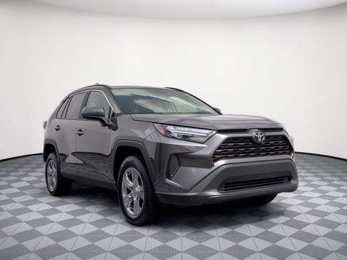 Used 2025 Toyota RAV4 LE AWD/4WD image 7