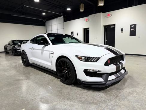 Used 2017 Ford Mustang Shelby GT350R w/ GT350R Equipment Group 920A RWD image 2