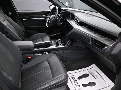 Used 2022 Audi e-tron Premium Plus w/ Premium Plus Package AWD/4WD image 34