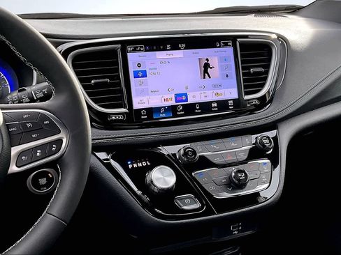 New 2026 Chrysler Pacifica Select image 16