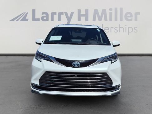 Used 2022 Toyota Sienna Platinum AWD/4WD image 8