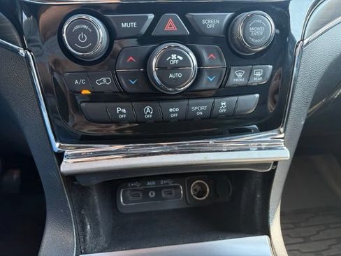 Used 2021 Jeep Grand Cherokee Limited AWD/4WD image 33