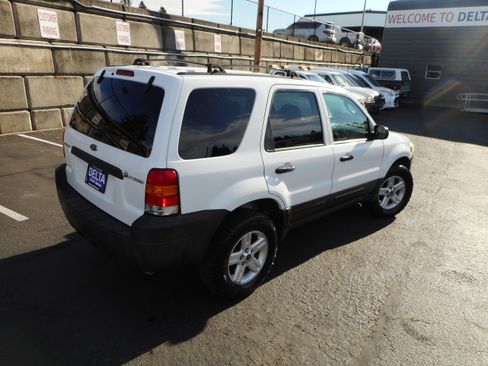 Used 2005 Ford Escape 4WD Hybrid image 8