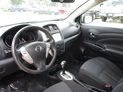 Used 2019 Nissan Versa SV FWD image 11