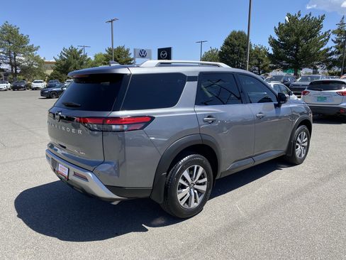 Used 2025 Nissan Pathfinder SL w/ Cargo Package AWD/4WD image 57