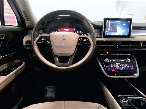 Used 2022 Lincoln Corsair AWD w/ Premium Package image 12