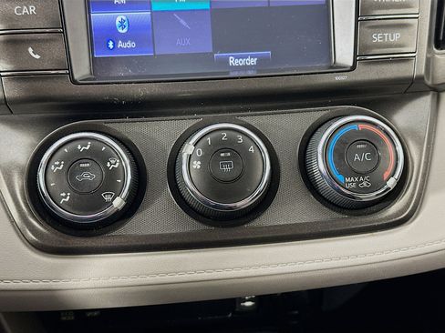 Used 2015 Toyota RAV4 LE image 22