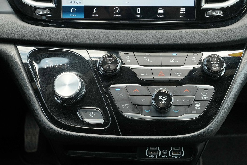 Used 2025 Chrysler Pacifica Select FWD image 32