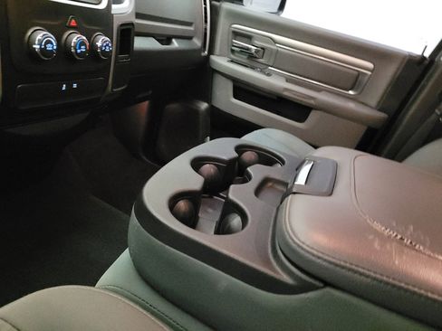 Used 2017 RAM 1500 Classic SLT RWD image 26