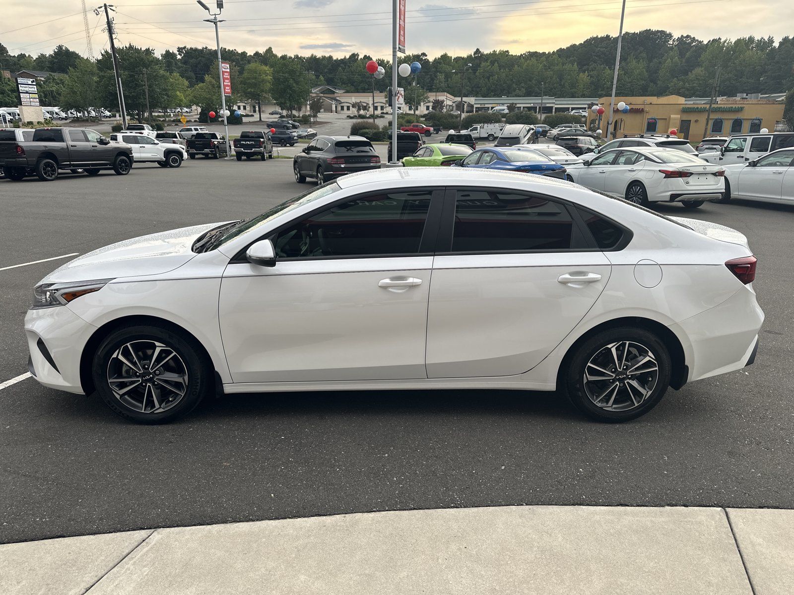 Used 2024 Kia Forte LXS w/ LXS Technology Package FWD image 5