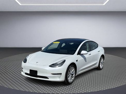 Used 2021 Tesla Model 3 Standard Range Plus image 3