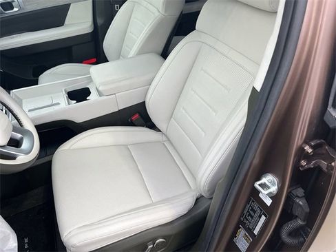 Used 2025 Hyundai Santa Fe Calligraphy image 11