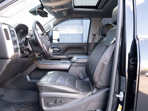 Used 2019 GMC Sierra 3500 Denali w/ Duramax Plus Package image 12