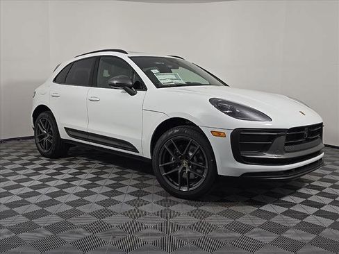 Certified 2025 Porsche Macan Turbo image 9