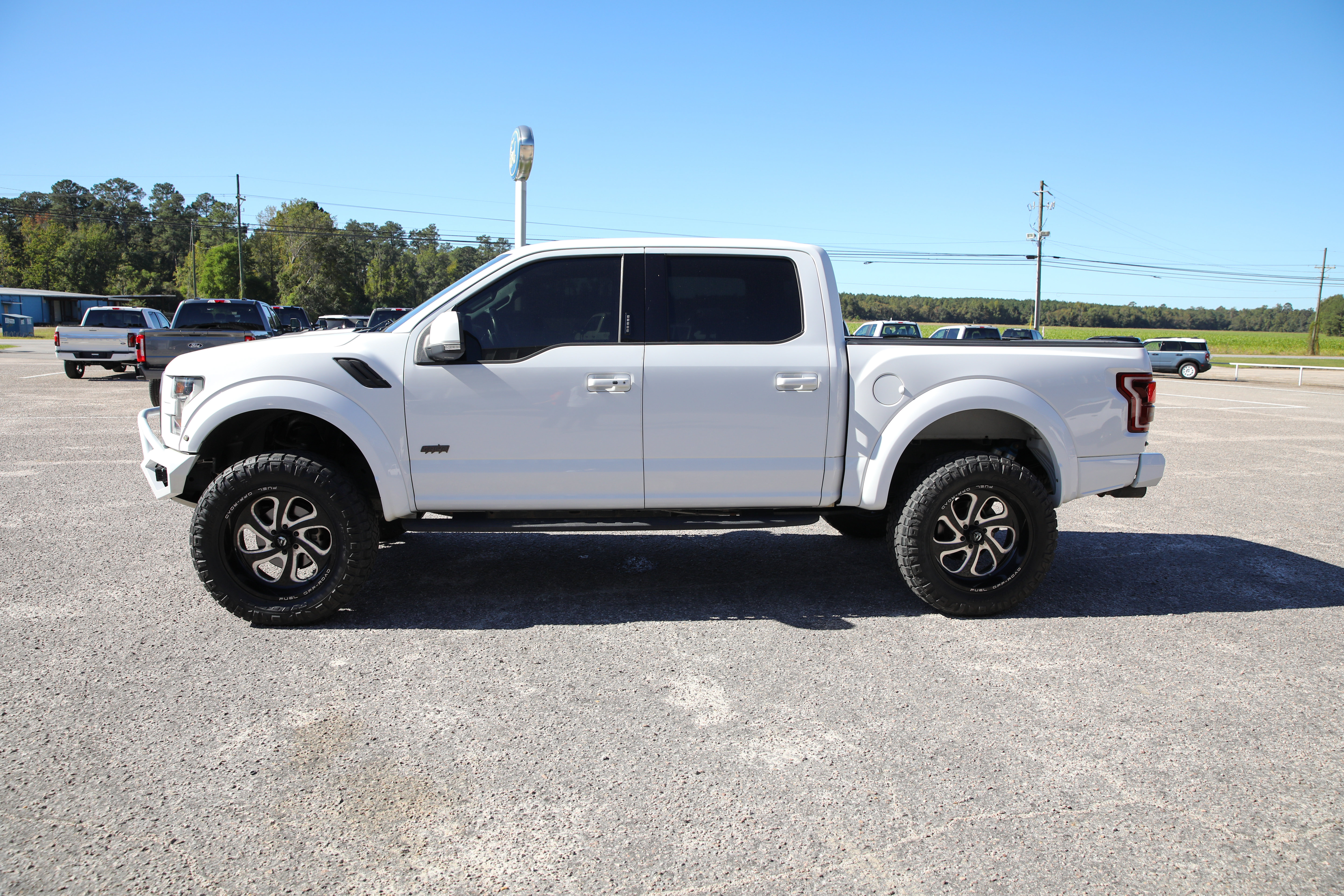 Used 2018 Ford F150 Raptor w/ Equipment Group 802A Luxury AWD/4WD image 3