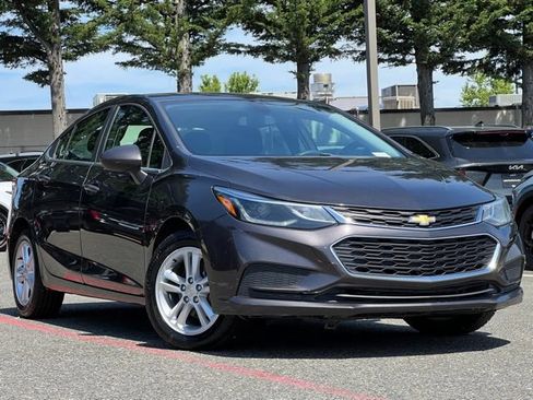 Used 2017 Chevrolet Cruze LT FWD image 1