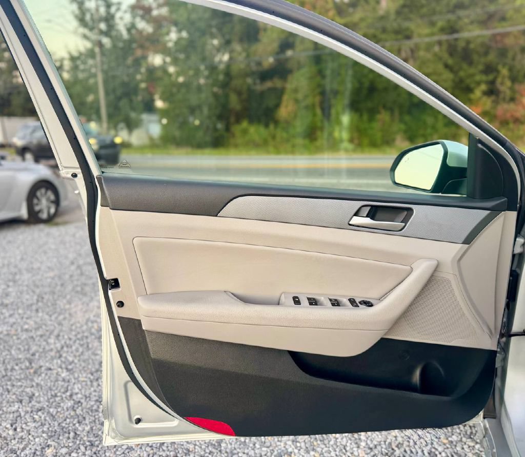 Used 2018 Hyundai Sonata SEL w/ Tech Package 02 FWD image 8