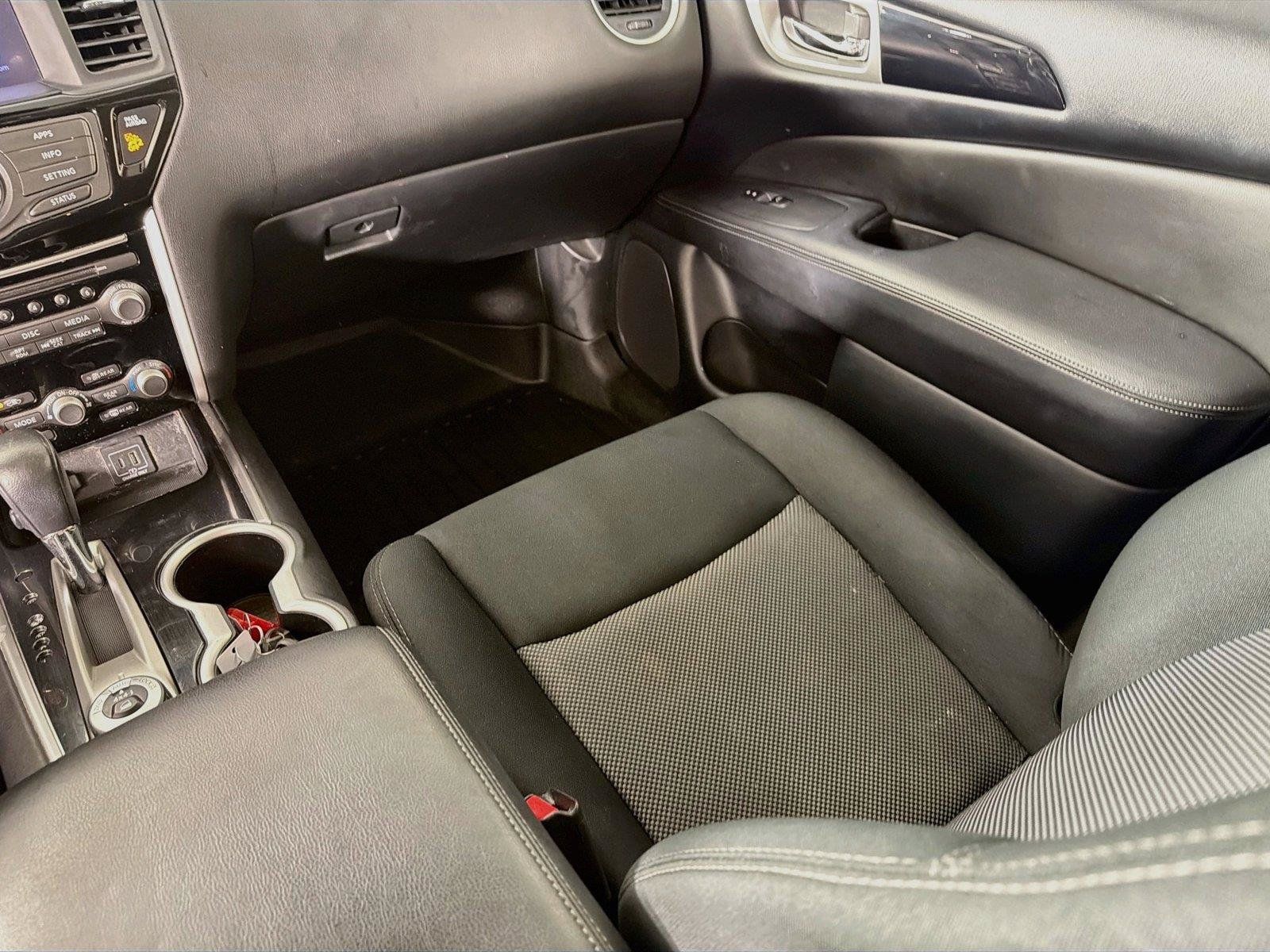 Used 2019 Nissan Pathfinder SV AWD/4WD image 26