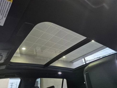 Used 2021 Cadillac Escalade Premium Luxury w/ LPO, Radiant Package AWD/4WD image 19